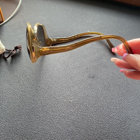 Louis Vuitton Sunglasses - Picture 2 of 5